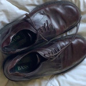 Used, Bass lace-up men’s cushion soled shoes.
